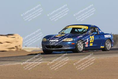 media/Oct-15-2023-CalClub SCCA (Sun) [[64237f672e]]/Group 4/Qualifying/